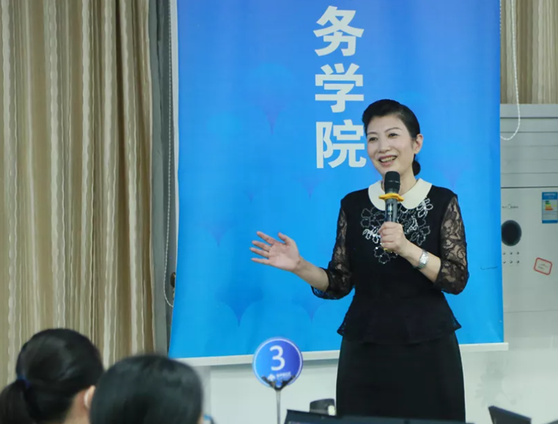 贾院长发表致辞