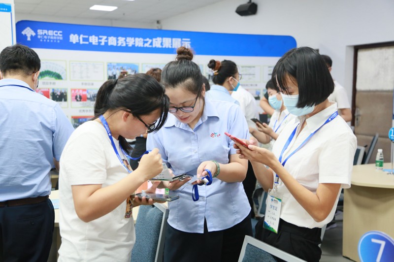 学员们互相认识