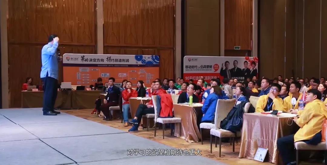 ▲施总参加策略班现场